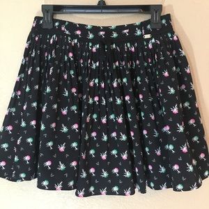 Teenie weenie skorts large black pleated print EUC